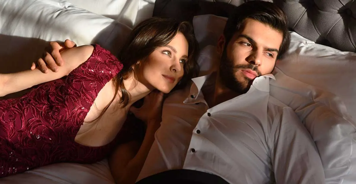 خاضت جيسيكا ماي أولى تجاربها في عالم المسلسلات إلى جانب تولغا ميندي (Tolga Mendi) في مسلسل Yeni Gelin الذي أدت فيه دور البطولة.