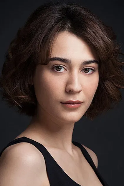Merve Çağıran بدور هاندا فار أوغلو