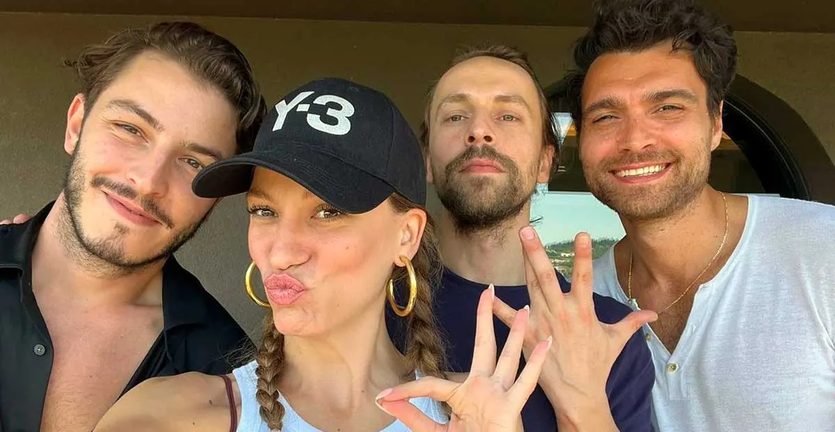 Erfolgreiche Schauspieler begleiten Serenay Sarıkaya in der Serie.