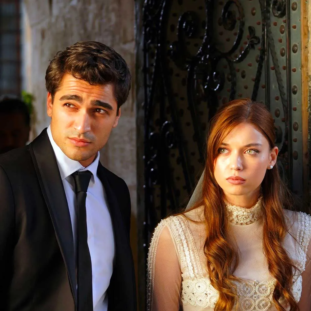 Afra Saraçoğlu und Mert Ramazan Demir wurden das beliebteste TV-Serienpaar der neuen Staffel!