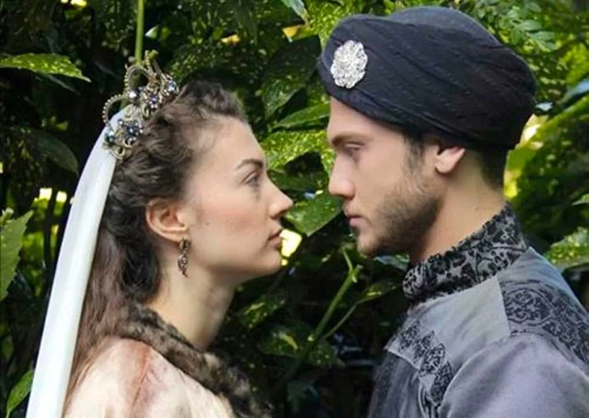 Burcu Özberk und Aras Bulut Iynemli in Muhteşem Yüzyıl (2013-2014)
