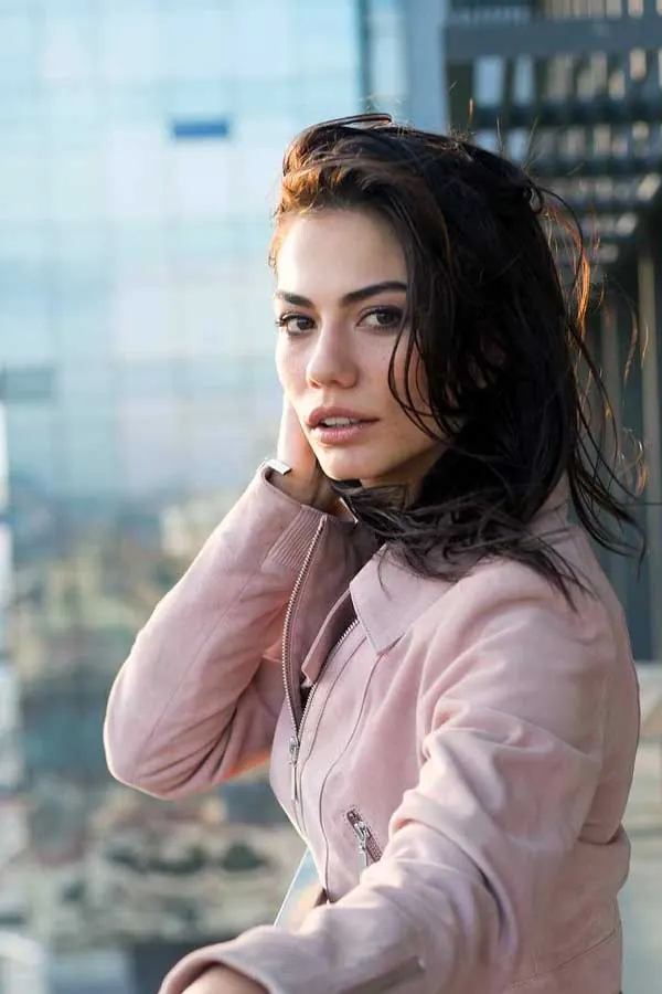 Demet Özdemir Photos