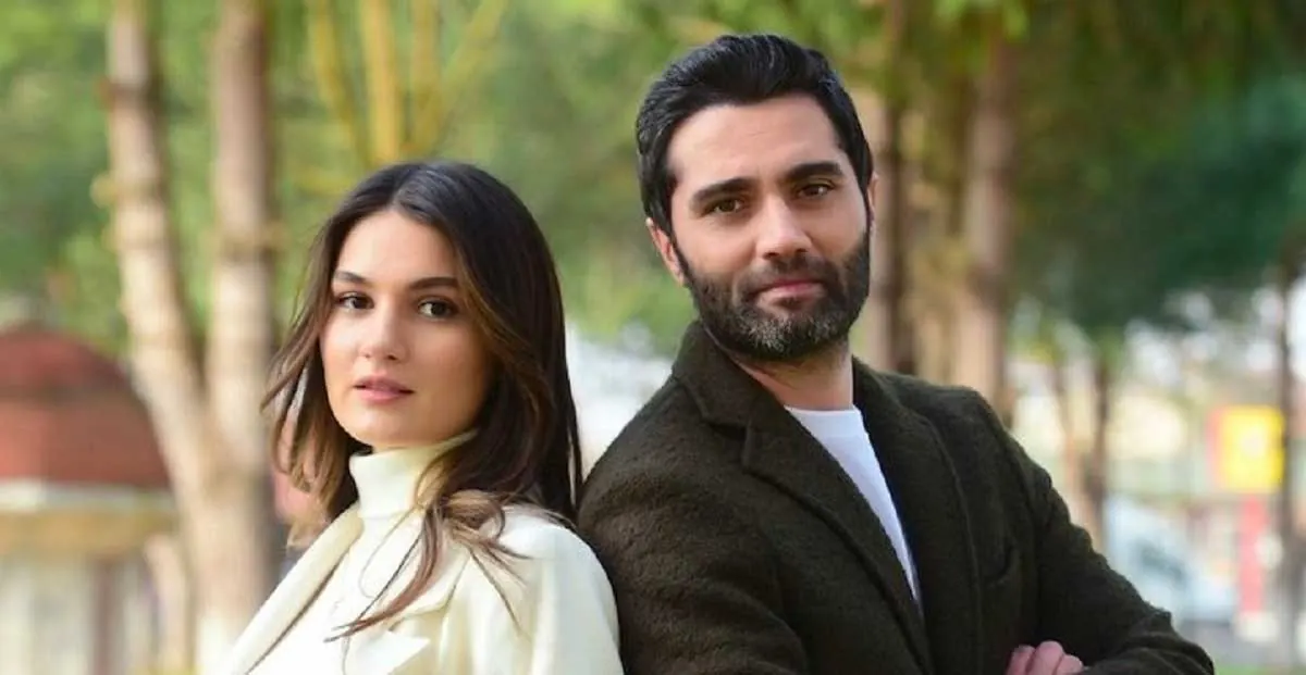 Gizem Güneş spielte die Hauptrolle in der Fernsehserie Adı Sevgi mit Yunus Emre Yıldırımer. (2022)