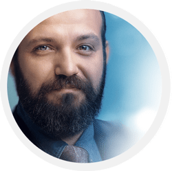 Mert Denizmen als Prof. Dr. Andaç Sağlam