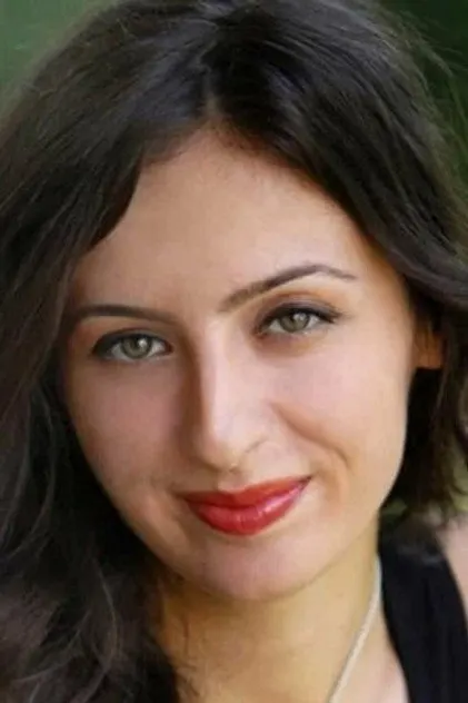 Merve Bulut als Neşe