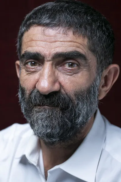 Ali Seçkiner Alıcı as Zafer Erguvan