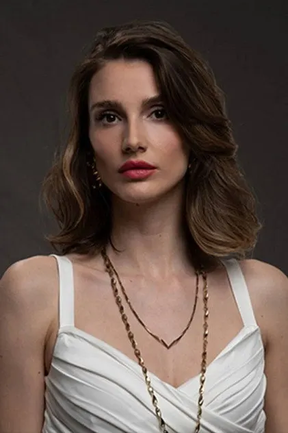 Aslı Sümen as Hilal Koral