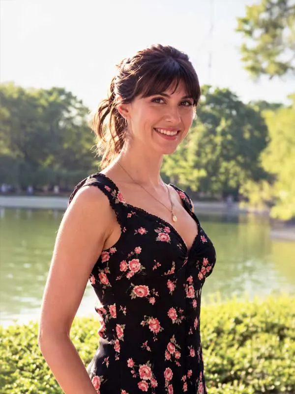 Beyza Gümülcine as Leyla Breger