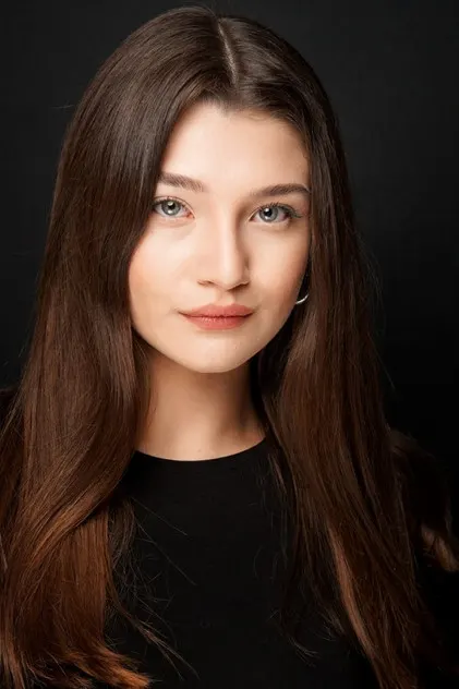 Lilya İrem Salman as Hüma