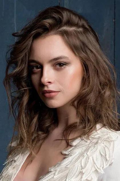 Melis Sezen as Deva Nakkaşoğlu