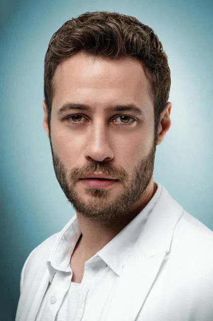 Ozan Dolunay as Kerem Şanlı