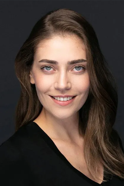 Öznur Serçeler as Leyla Aydın