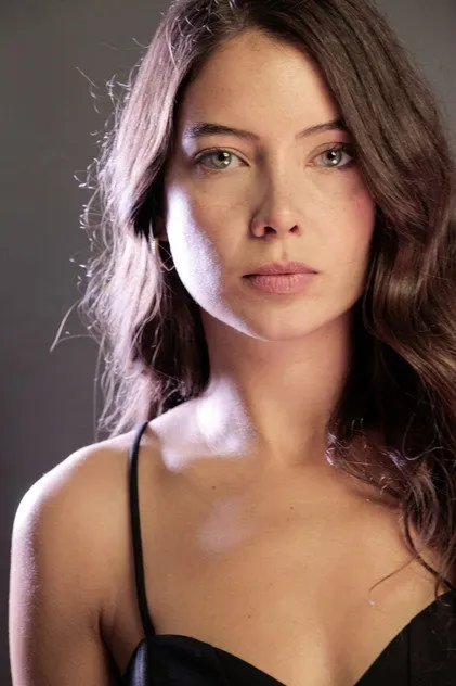 Rüya Helin Demirbulut as Elif Tekin