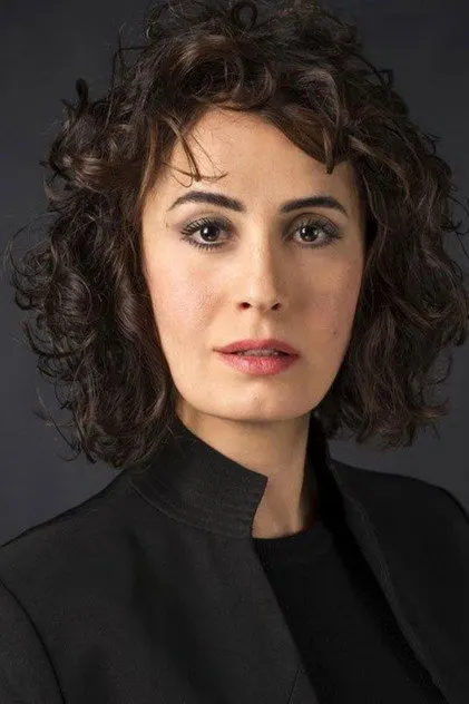 Senan Kara as Vera Akıncı