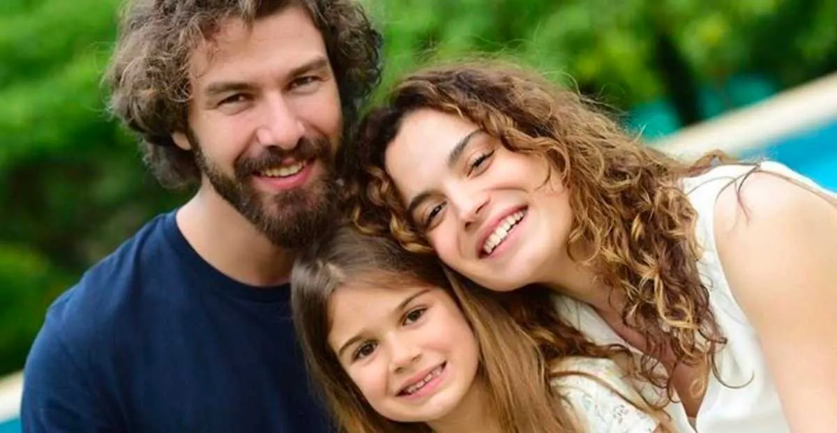 Furkan Palali y Asli Bekiroglu en Benim Tatli Yalanim (2019)