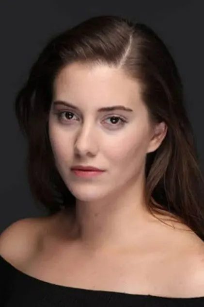 Beril Pozam como Suna
