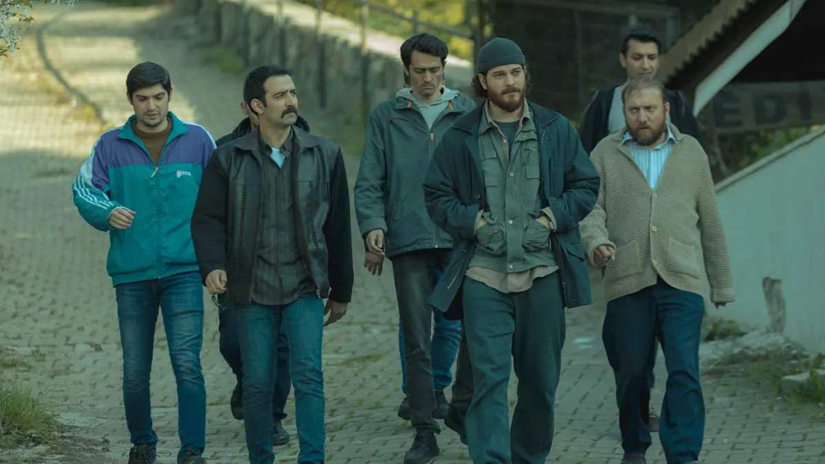 ¡Çağatay Ulusoy sorprende a los fans con un giro inesperado en la serie de Kübra!