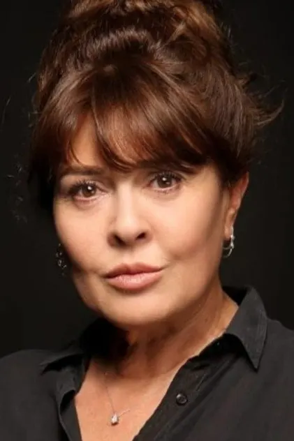 Ebru Nil Aydın como Sacide