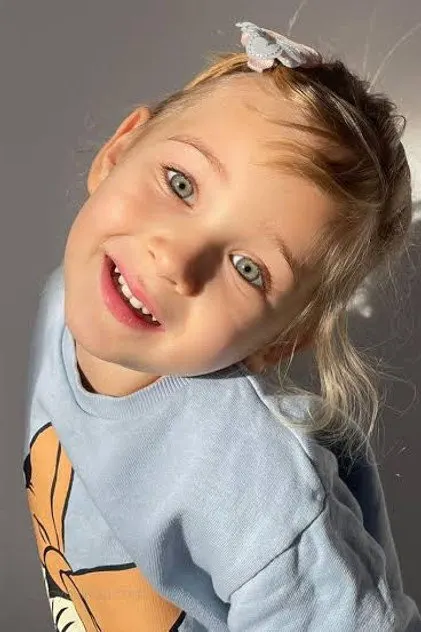 Lena Naz Kalaycı como Cemre Yılmaz