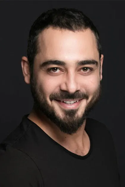 Olgun Toker como Atakan