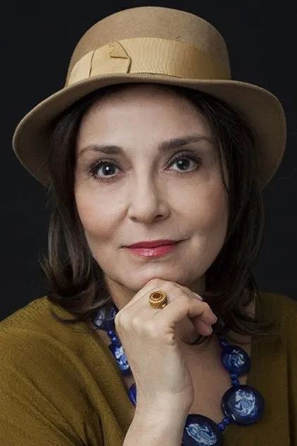 Seray Gözler como Saliha