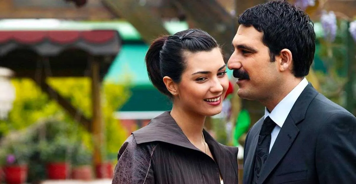 Tuba Büyüküstün - Ihlamurlar Altında