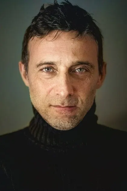 Cem Bender dans le rôle de Çelebi Kayabeyli
