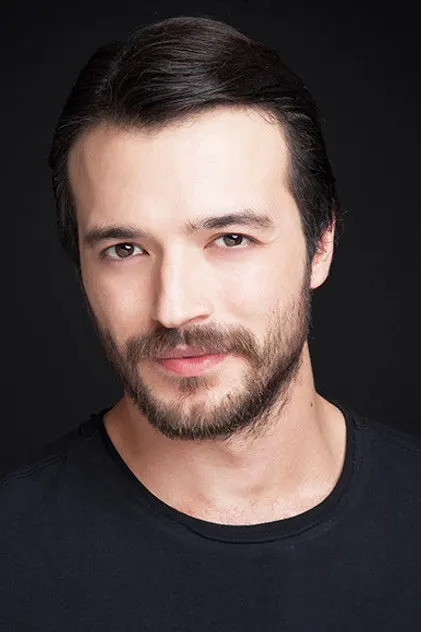Emre Taşkıran dans le rôle de Hakan Duman
