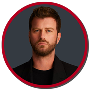 Kıvanç Tatlıtuğ dans le rôle de Aslan Soykan