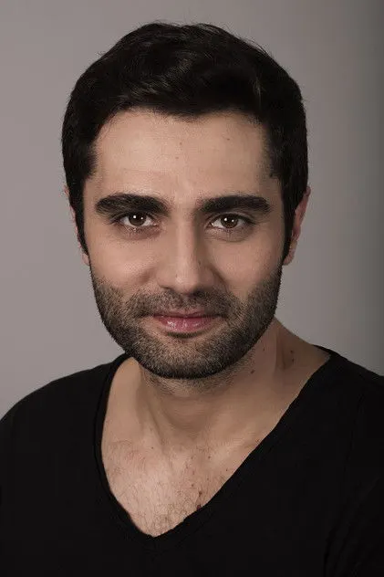 Yunus Emre Yıldırımer dans le rôle de Korkut