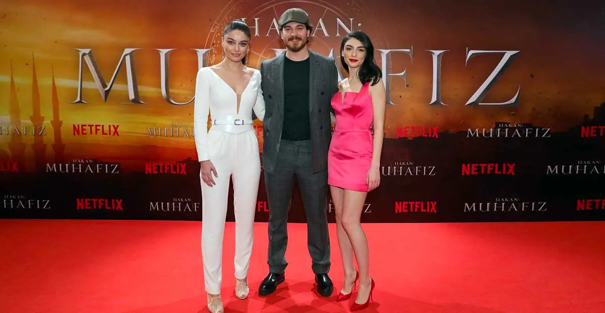 Çagatay Ulusoy, Hazar Ergüçlü, and Ayça Aysin Turan at an event for Hakan: Muhafız (2018)