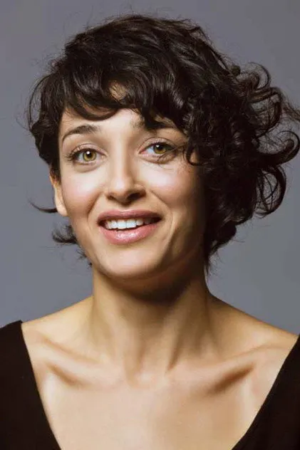 Elif Nur Kerkük nel ruolo di Medine