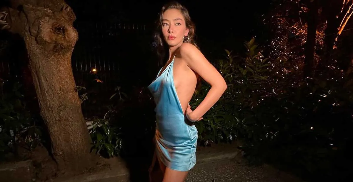 Neslihan Atagül è stata mozzafiato con le pose che ha dato alla festa a cui ha partecipato!
