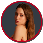 Serenay Sarıkaya nel ruolo di Devin Akın