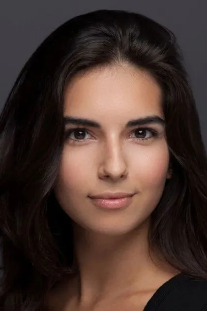Yasemin Yazıcı nel ruolo di Esra