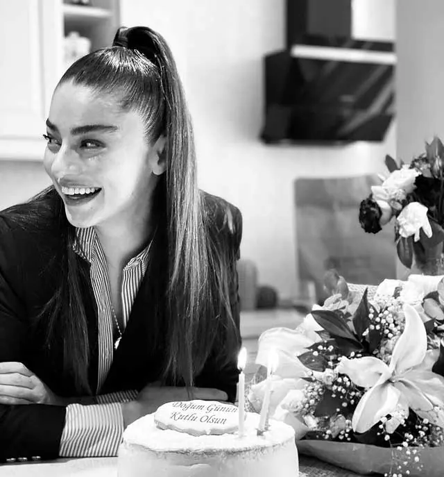 Ayça Ayşin Turan comemorou sua nova idade sozinha.
