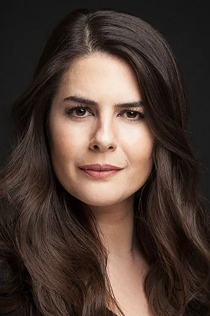 Ayça Erturan como Zehra Uncu