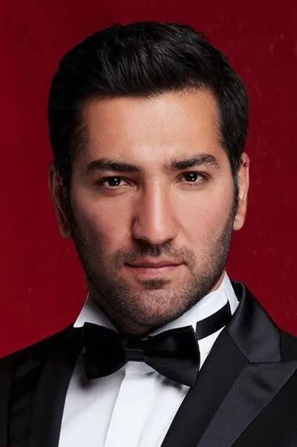 Berkay Ateş como Ozan Akınsel