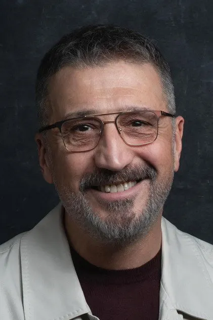 Cem Davran como Turan Öztürk