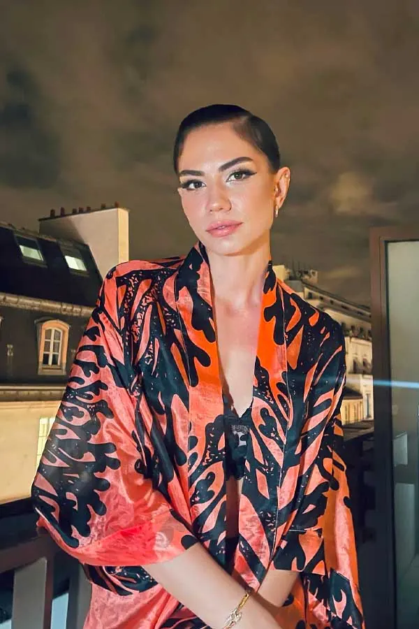 Demet Özdemir Photos