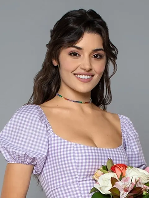 Hande Erçel como Eda Yıldız