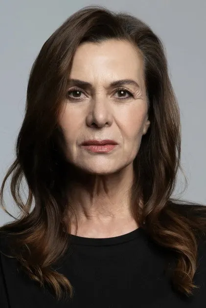 Hatice Aslan como Füsun