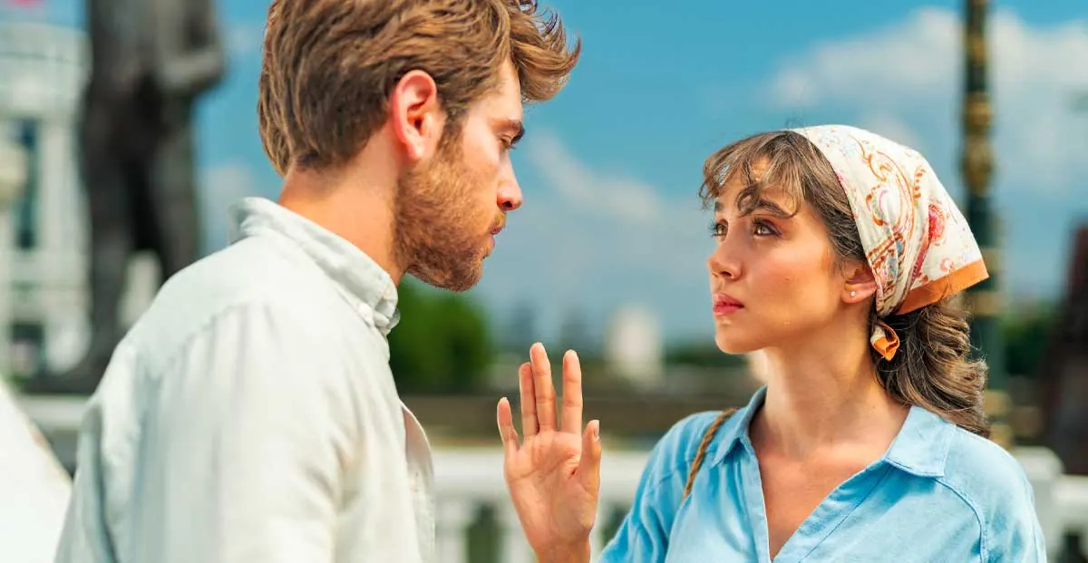 Emre Bey, who plays the character of Ertan, and Merih Öztürk, who gives life to the character of Jovanka, as two names who fit their roles very well in the Balkan Lullaby series, attract attention with their performances.
