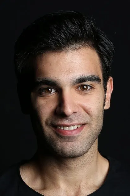 Oğulcan Arman Uslu como Onur
