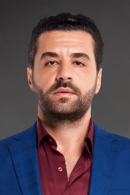 Onur Bilge como Tahir