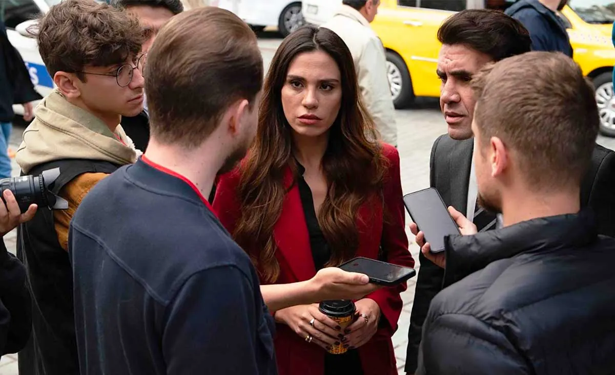 A relação entre Pars e o promotor de Derya veio à tona.