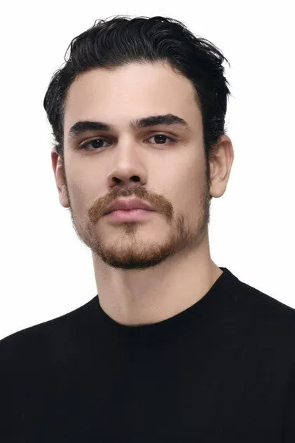 Atakan Hoşgören în rolul Miro