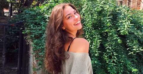 Çağla Naz Kargı în rolul Emine