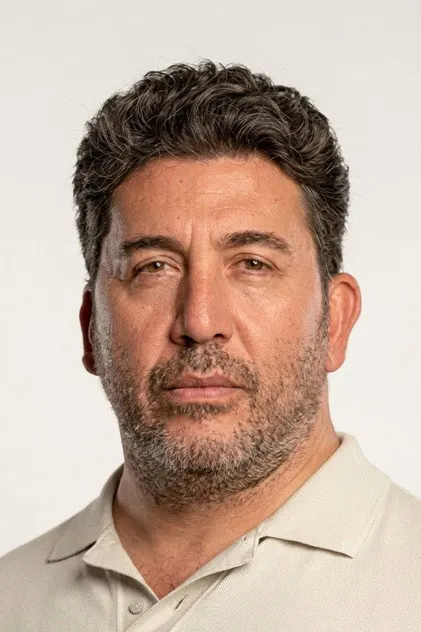 Emre Kınay în rolul Cem