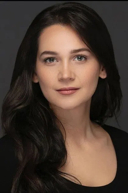 Gülsim Ali İlhan în rolul Nadia Ivanova